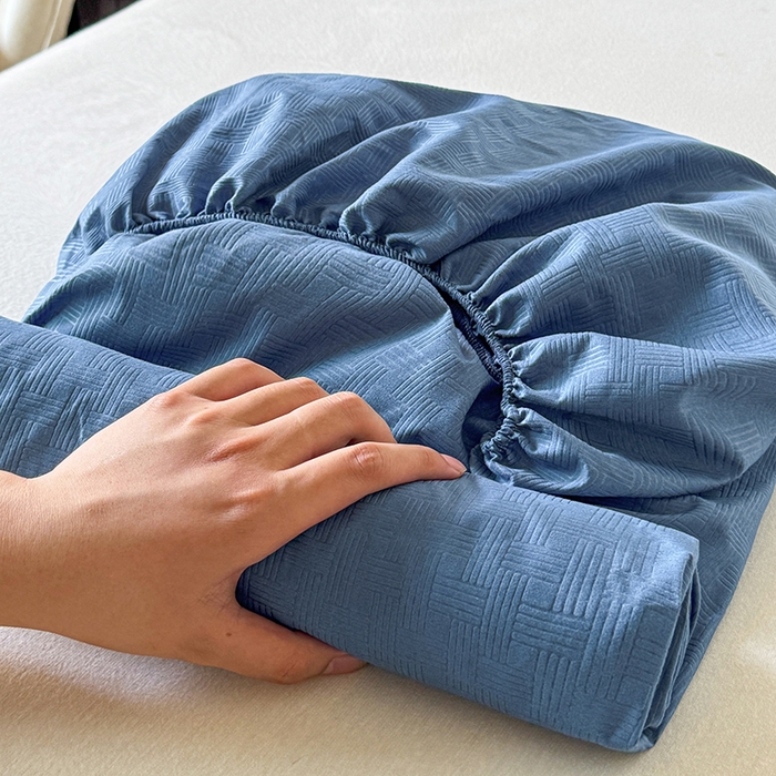 新しいエンボス加工のブラッシュドマイクロファイバーフィットシ - Bed Sheet Microfiber のレビューと価格